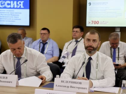 Александр Ведерников принял участие в заседании Совета при полномочном представителе и Совета МАСС