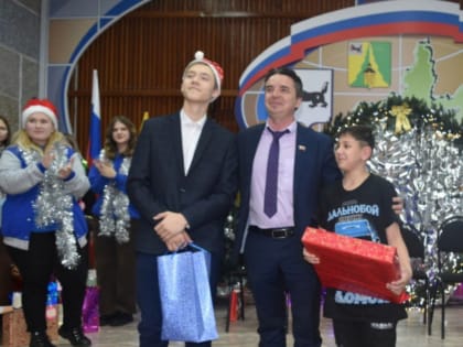 Ёлка желаний исполняет мечты детей!