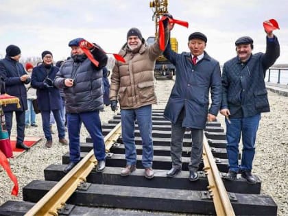 В Якутии обеспечили выход железнодорожного транспорта на реку Лена