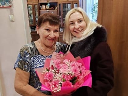 Депутаты Думы города Максим Булдаков, Владимир Мунханов и Оксана Жучкова поздравили иркутян с днем рождения