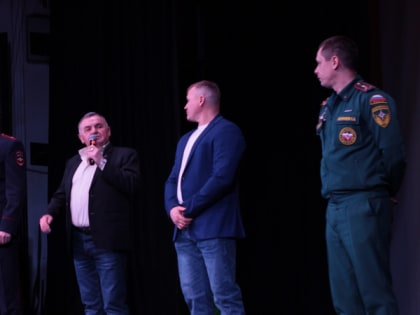 В преддверии 8 Марта во Усольском Дворце культуры прошло яркое шоу, посвящённое женщинам