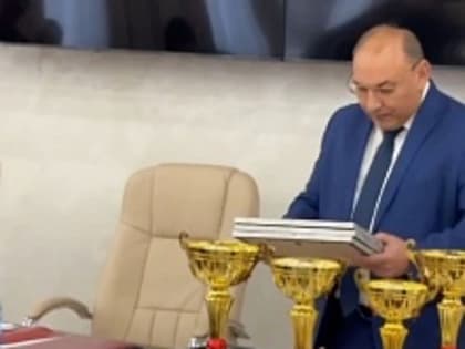 Молодые врачи Усолья получили сертификаты на 100 000 рублей