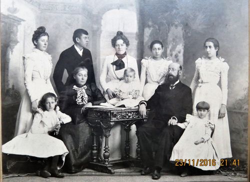 9 PORODICA PETROVIĆ-MK.JPG