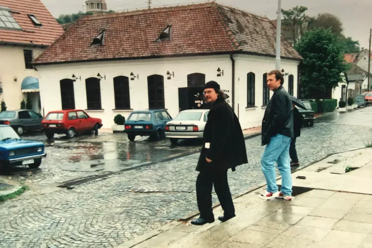 Thomas Deichmann mit Peter Handke in Jugoslawien am 13. Mai 1996 in Zemun