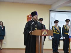 Клирик благочиния поздравил с Днём Росгвардии военнослужащих Дзержинского полка