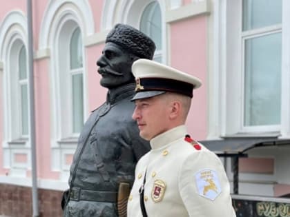 Шесть городовых патрулируют улицы Нижнего Новгорода