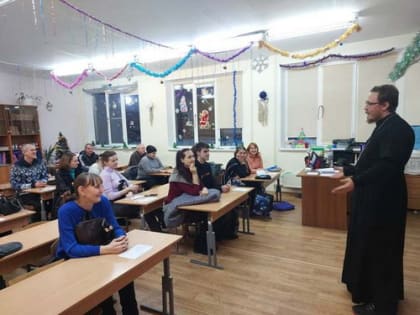 Клирики благочиния приняли участие в собраниях по выбору модуля ОПК в городских школах