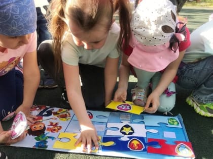 Дорогие дзержинцы! От имени депутатского корпуса поздравляю вас с Международным днём защиты детей!