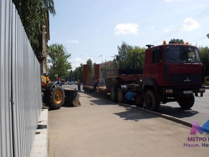 Ограждения установили вокруг стройплощадки станции метро на Сенной