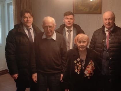 В Сарове депутат Госдумы РФ Евгений Лебедев поздравил ветерана