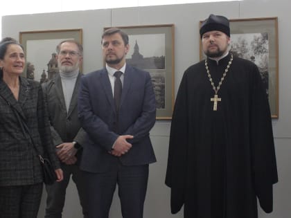 В Нижегородском государственном архитектурно-строительном университете открылась выставка «Ангелы Китежской Руси»