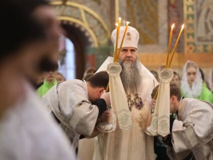 Митрополит Георгий совершил литургию в Воскресенском соборе Дзержинска