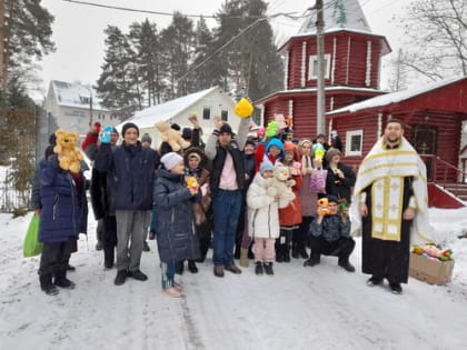 Помощник благочинного по социальной работе поздравил с Рождеством Христовым своих подопечных в психоневрологическом интернате