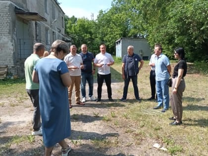 Около Дзержинского музыкального колледжа может появиться парковка. Об этом стало известно на заседании комитета городской Думы по строительству, архитектуре и землепользованию.