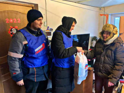 Дзержинские Молодогвардейцы помогли пенсионерке
