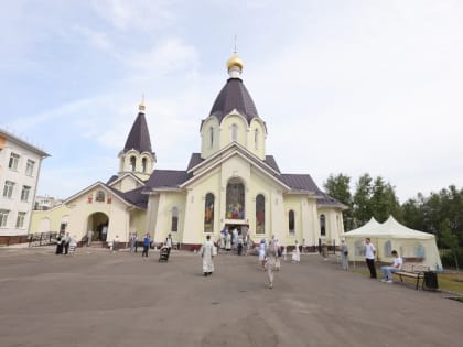 Митрополит Георгий совершил чин Великого освящения храма в честь святого пророка Илии