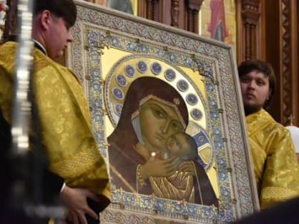Патриарх Кирилл подарил Смоленскую икону Богородицы нижегородскому собору