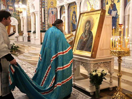 На святках глава Нижегородской митрополии возглавил Божественную литургию в Серафимо-Дивеевском монастыре