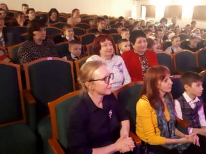 Дзержинские единороссы поздравили работников культуры с профессиональным праздником