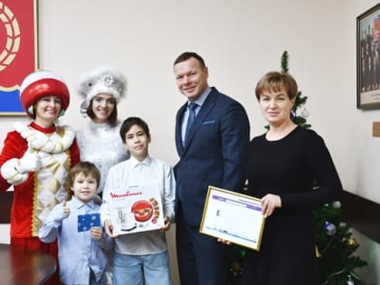 Дзержинским мечтателям депутаты городской Думы Дзержинска вручили новогодние подарки.