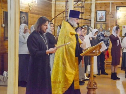 Благочинный совершил молебен перед началом полугодовых экзаменов на епархиальных курсах певчих