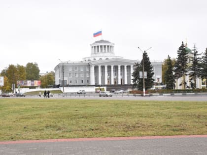 Благоустройство Свадебной площади обсудили депутаты с представителями администрации, ГИБДД и Воскресенского благочиния  на совместном рабочем совещании.