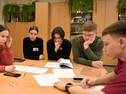 Ученики школы № 27 Дзержинска заняли первое место в политико-экономической игре
