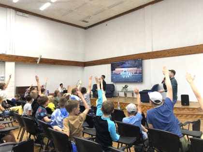 Иностранные студенты ННГУ встретились с нижегородскими школьниками