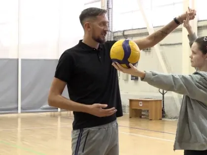 От признанных игроков: мастер-класс по волейболу прошел в Дзержинске