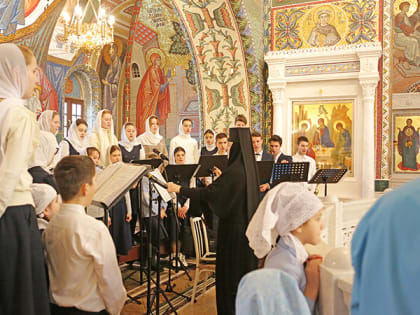 На святках глава Нижегородской митрополии возглавил Божественную литургию в Серафимо-Дивеевском монастыре