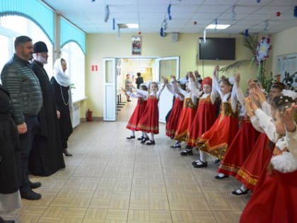 Визит главы: Михаил Клинков побывал в православных гимназии и детском саде