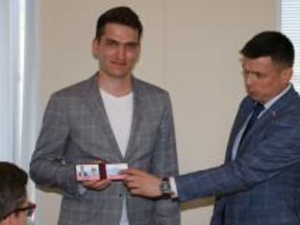 Члены второго созыва Молодежной палаты Сарова получили удостоверения