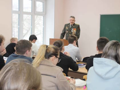Со студентами АПИ НГТУ беседовали о патриотическом воспитании