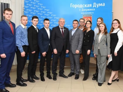 «Считаю, что нашим молодым коллегам стоит принять на вооружение опыт молодежного парламента при Заксобрании и обратить больше внимания на нормотворчество», - Виктория Николаева.