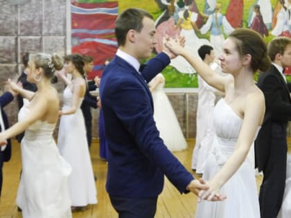 «Сегодня бал, в огнях весь дом…»