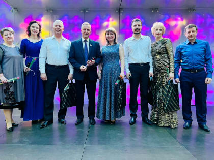 Андрей Тарасов поздравил женщин Нижегородского района с 8 марта