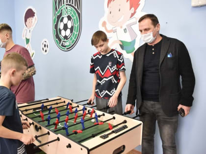 Депутаты городской Думы приняли участие в презентации обновленной игровой комнаты в детской больнице №8.