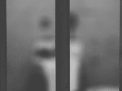 Таблетки и мобильные телефоны пытались перебросить в колонию на Бору