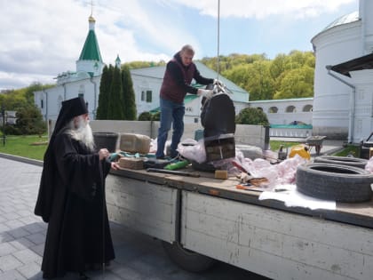 В Печерском монастыре установлен бюст архиепископу Макарию (Миролюбову)