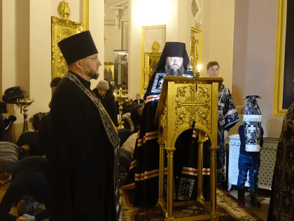 Епископ Сормовский Иннокентий совершил Великое повечерие с чтением покаянного канона преподобного Андрея Критского в Воскресенском соборе города Арзамаса