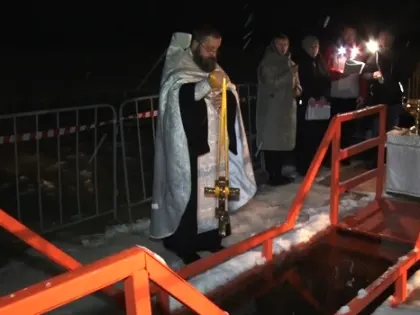 Очищение водой: Крещение Господне отметили православные верующие Дзержинска