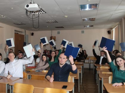 Выпускникам АПИ НГТУ вручены дипломы