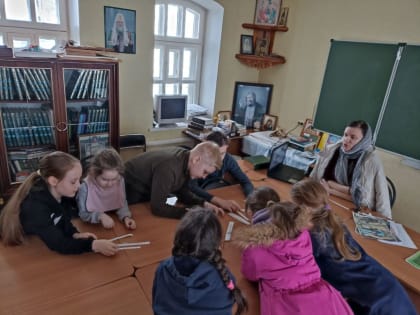 Воспитанники воскресной школы  Вознесенского собора г. Павлово  завершили Сырную неделю познавательной квест — игрой «Прощеное воскресение».  