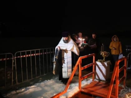 Более 300 дзержинцев окунулись в купель на Крещение