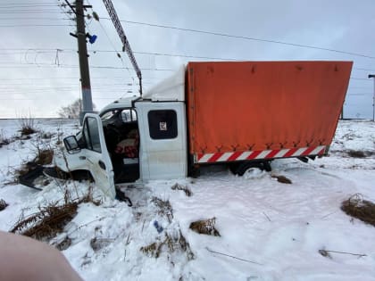 Мужчина на угнанном авто ограбил магазин и стрелял в полицейского в Шатковском районе