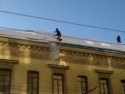 Нижегородская Гострудинспекция выяснеет обстоятельства падения рабочих с крыши поликлиники