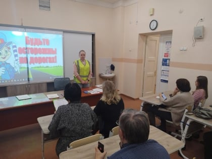 Представитель ОГИБДД провел беседу с родителями юных саровчан