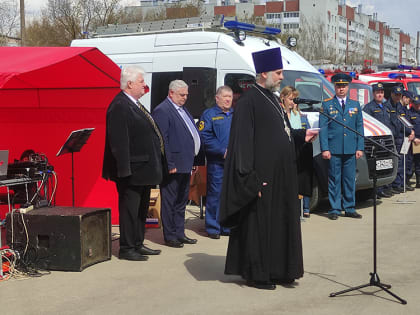 Помощник благочинного принял участие в торжественном мероприятии, посвященном Дню пожарной охраны