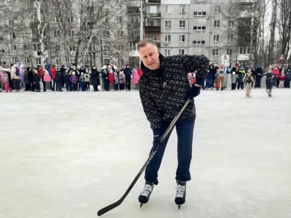 Хоккейная дворовая площадка, отремонтированная при содействии Андрея Тарасова, открылась в микрорайоне Усиловский