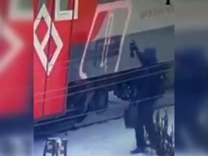 Разрисовали электричку… наркотиками